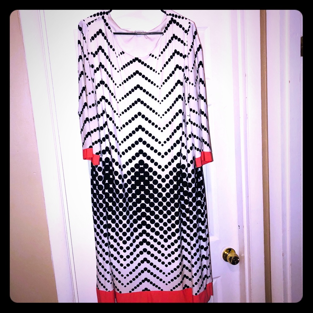 !!! Avenue !!! Plus Size Dress. Good condition.